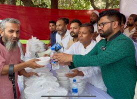 রাজধানীতে গরিব-দুস্থদের মাঝে ইফতার বিতরণ করলেন যুবদল নেতা মিরাজ