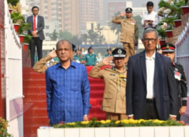 পুলিশ স্মৃতিসৌধে স্বরাষ্ট্র উপদেষ্টা, আইজিপির শ্রদ্ধা