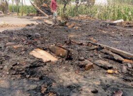 পীরগঞ্জে ৫ পরিবারের ১২ ঘর আগুনে পুড়ে ছাই,ক্ষতি প্রায় ২০ লক্ষ টাকার