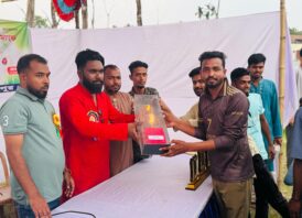জামালপুরে স্বপ্ন একাদশের ক্রিকেট খেলায় বিজয়ীদের মাঝে পুরস্কার বিতরন করলেন এম.শুভ পাঠান