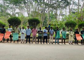 পারভেজ হত্যার বিচার দাবিতে ইসলামী বিশ্ববিদ্যালয়ের শিক্ষার্থীদের প্রতিবাদ