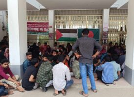 দাবি আদায়ের লক্ষ্যে প্রশাসন ভবনে তালা ইবি শিক্ষার্থীদের