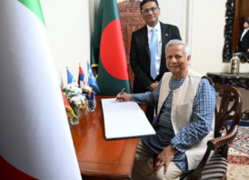 রোমে বাংলাদেশ হাউস পরিদর্শন করলেন প্রধান উপদেষ্টা