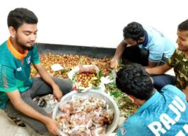 ইবিতে মৌসুমী ফল শিক্ষার্থীদের রুমে রুমে পৌঁছে দিলেন হল প্রভোস্ট