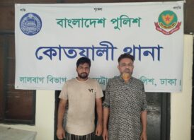 বিপুল পরিমাণ ভারতীয় শাড়ী কাপড় সহ ২ জন কে গ্রেফতার করেছে কোতয়ালী থানা পুলিশ 