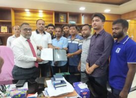 সড়ক সংস্কার ও সনদ জটিলতা নিরসনে উপাচার্য বরাবর ইবি ছাত্রদলের স্মারকলিপি 