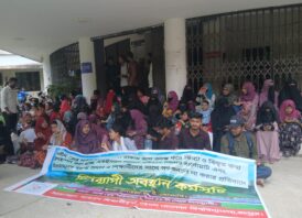 চার্জশিট প্রত্যাখ্যান, বিচারের দাবিতে বেরোবি শিক্ষার্থীদের অবস্থান