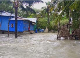 হাতিয়ার সঙ্গে নৌ যোযাযোগ স্বাভাবিক নোয়াখালীতে বাঁধ ভেঙে উপকূলের মানুষের জনজীবন বিপর্যস্ত