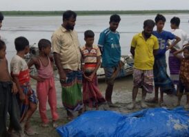 নোঙর করা ট্রলারে বাল্কহেডের ধাক্কা : নিহত ২