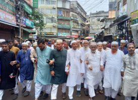বিএনপির ৩১ দফা বাস্তবায়নের লক্ষ্যে আজ ৮ই আগস্ট আগা নবাব দৌউরী মসজিদে জুম্মার নামাজ শেষে লিফলেট বিতরণ করেন