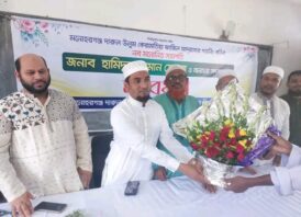 মনোহরগঞ্জ দারুল-উলুম কেরামতিয়া ফাজিল মাদ্রাসার সভাপতিকে সংবর্ধনা