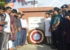 শহিদ আবু সাঈদ স্মৃতিস্তম্ভে উপদেষ্টা আসিফ মাহমুদ সজীব ভূঁইয়ার শ্রদ্ধা নিবেদন