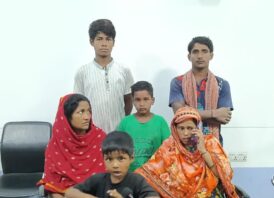 চাঁপাইনবাবগঞ্জে ছয় ভারতীয় নাগরিক আটক