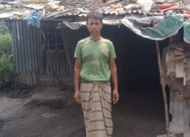 আমি গরিব বলে আমার পাশে কেউ দাড়াঁয় না