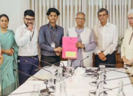 মেঘের হাতে পূর্বাচলের প্লটের দলিল হস্তান্তর