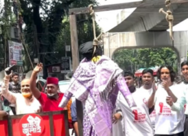জল্লাদ-চিকিৎসক হাজির, জনতার আদালতে হাসিনার প্রতীকী ফাঁসি