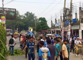 বেরোবি শিক্ষার্থী সড়ক দুর্ঘটনায় আহত, মহাসড়ক অবরোধের পর প্রশাসনের আশ্বাস