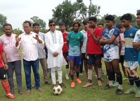 সাপাহারে মরহুম আরাফাত রহমান কোকো স্মৃতি ফুটবল টুর্নামেন্টের উদ্বোধন