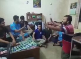 প্লিজ কেউ ছেড়ে যাইয়েন না’ স্লোগান নিয়ে শিবিরের ব্যঙ্গ