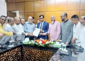 নির্ধারিত সময়ে সিলেট চেম্বারের নির্বাচন দেওয়ার দাবিতে জেলা প্রশাসকের কাছে স্মারকলিপি প্রদান