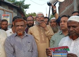 সাপাহারে ডাঃ সালেক চৌধুরীর পক্ষে গণসংযোগ ও লিফলেট বিতরণ