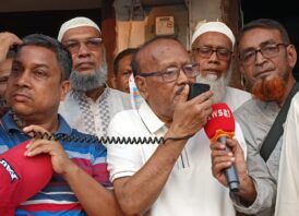 সাপাহারে ৩১ দফা বাস্তবায়নে বিএনপির গণসংযোগ ও লিফলেট বিতরণ