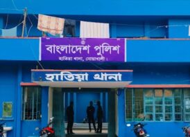 যুবদলের আহ্বায়কের নেতৃত্বে পুলিশের গাড়িতেই যুবককে পেটালেন নেতাকর্মীরা