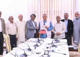 জুলাই সনদ বাস্তবায়নের সুপারিশ প্রধান উপদেষ্টার কাছে হস্তান্তর