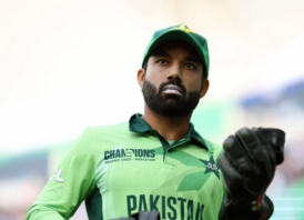 অধিনায়কত্ব হারিয়ে কেন্দ্রীয় চুক্তিতে স্বাক্ষর করতে অস্বীকার রিজওয়ানের