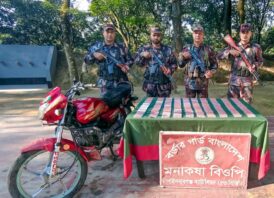 চাঁপাইনবাবগঞ্জে ৫৩ বিজিবি’র অভিযানে ট্যাপেন্টাডল ট্যাবলেট সহ মোটরসাইকেল উদ্ধার