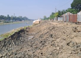 সাঁথিয়ায় নদীর মাটি বিক্রয়ের অপরাধে ৫ জনকে জরিমানা