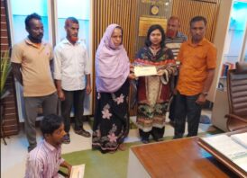 জামালপুর পৌর প্রশাসকের উদ্যোগে অসহায়দের মাঝে আর্থিক অনুদান প্রদান