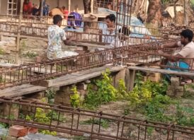 সাপাহারে অবৈধভাবে জমি দখল করে স্থাপনা নির্মাণের অভিযোগ