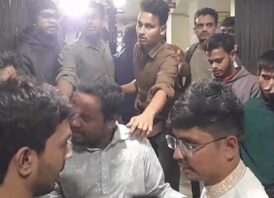 ব্রাকসু নির্বাচন স্থগিত: প্রশাসনিক ভবনে তালা দেওয়াকে কেন্দ্র করে উত্তেজনা, মুখোমুখি ছাত্রদল–শিক্ষার্থীরা