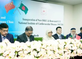 বাংলাদেশের চিকিৎসায় সর্বাধুনিক প্রযুক্তি ও প্রশিক্ষণ দেয়া হচ্ছে : স্বাস্থ্য উপদেষ্টা