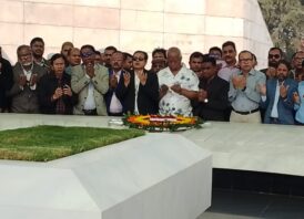 জিয়াউর রহমানের মাজারে স্থগিতাদেশ প্রত্যাহার করা ড্যাব নেতাদের শ্রদ্ধা নিবেদন