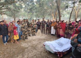 মহানন্দা ব্যাটালিয়ন ৫৯ বিজিবির মাধ্যমে বাংলাদেশীর লাশ দেখতে পেল ভারতীয় আত্মীয়-স্বজনরা