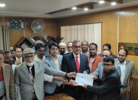 চাঁপাইনবাবগঞ্জ-৩ আসনে বিএনপির প্রার্থী হারুন অর রশীদ মনোনয়নপত্র উত্তোলন