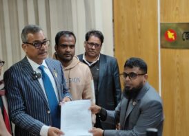 চাঁপাইনবাবগঞ্জ-৩ আসনে বিএনপির মনোনীত প্রার্থী হারুনুর রশিদের মনোনয়নপত্র জমা