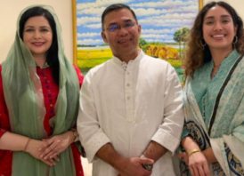 হাতে নিয়ে দেশের মাটি ছুঁলেন তারেক রহমান, হাঁটলেন খালি পায়ে