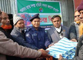 সাপাহারে অবসরপ্রাপ্ত সশস্ত্র বাহিনী কল্যাণ সংগঠনের উদ্যোগে শীতবস্ত্র বিতরণ