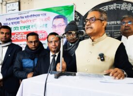 চাঁপাইনবাবগঞ্জে আইনজীবীদের সঙ্গে হারুনুর রশীদের মতবিনিময় সভা