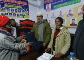 সাপাহারে কাঁচা বাজার ব্যবসায়ী সমিতির উদ্যোগে কম্বল বিতরণ