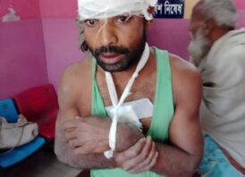 নোয়াখালীতে কৃষকের হাত ভেঙে কুপিয়ে জখম