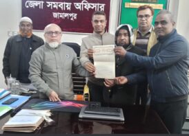 জামালপুরে সমবায় গ্রাহকদের মাঝে জমির দলিল হস্তান্তর