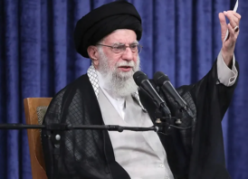 ট্রাম্পকেই ক্ষমতাচ্যুত করার হুঁশিয়ারি দিলেন খামেনি