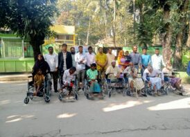 গৌরীপুরে উপজেলা প্রশাসনের উদ্যোগে প্রতিবন্ধীদের মাঝে হুইল চেয়ার বিতরণ