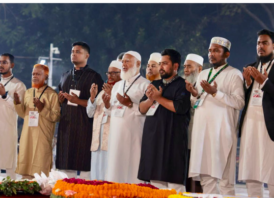 প্রথমবার শহীদ মিনারে ফুল দিল জামায়াত, শহীদ বেদিতে দাঁড়িয়ে দোয়া