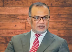 নির্যাতিত শিশু মোহনাকে দেখতে হাসপাতালে বাণিজ্য উপদেষ্টা