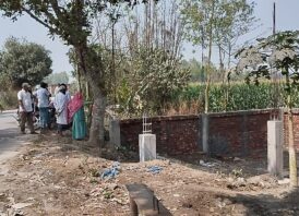 ঠাকুরগাঁও পীরগঞ্জে সরকারি রেকর্ড ভুক্ত রাস্তা দখল করে বাড়ি নির্মাণের অভিযোগ